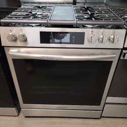 🚨 New Frigidaire - Gallery 6.0 Cu. Ft. Freestanding Gas Total Convection Range GCFG3060BF