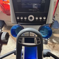 Life Fitness Whisper E-stride X7 Elliptical 