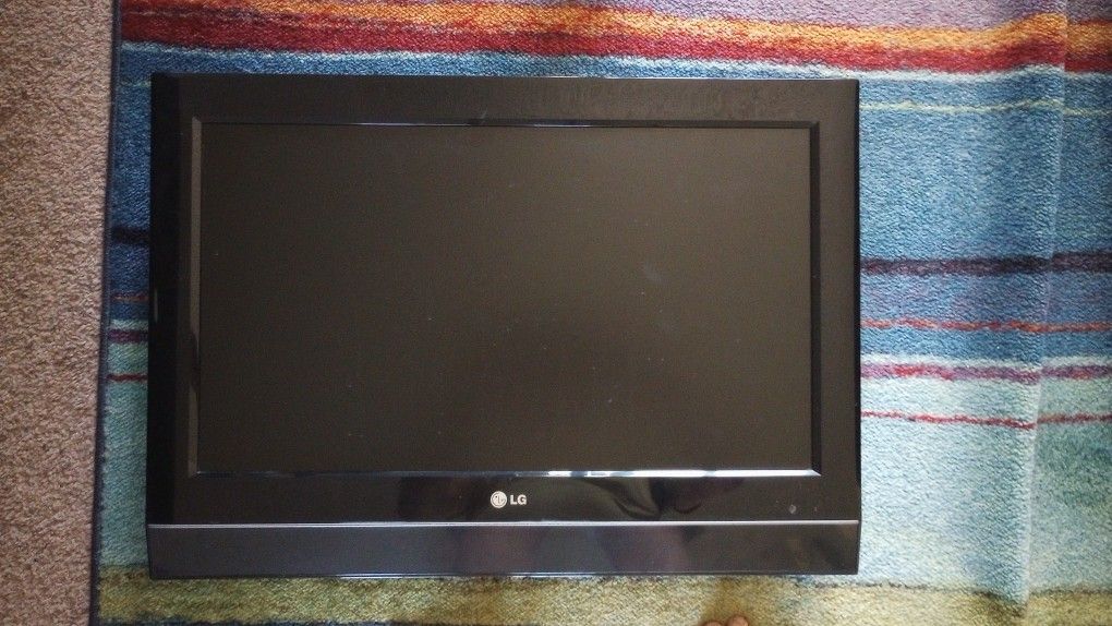 HD LG TV 24"