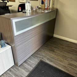 Reception Desk She’ll 