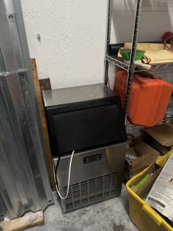 Ice Machine/ Ice Maker