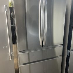 New Open Box Lg French Style Stainless Steel Refrigerator With Internal Water/Ice