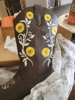Cowgirl boots size 7.5