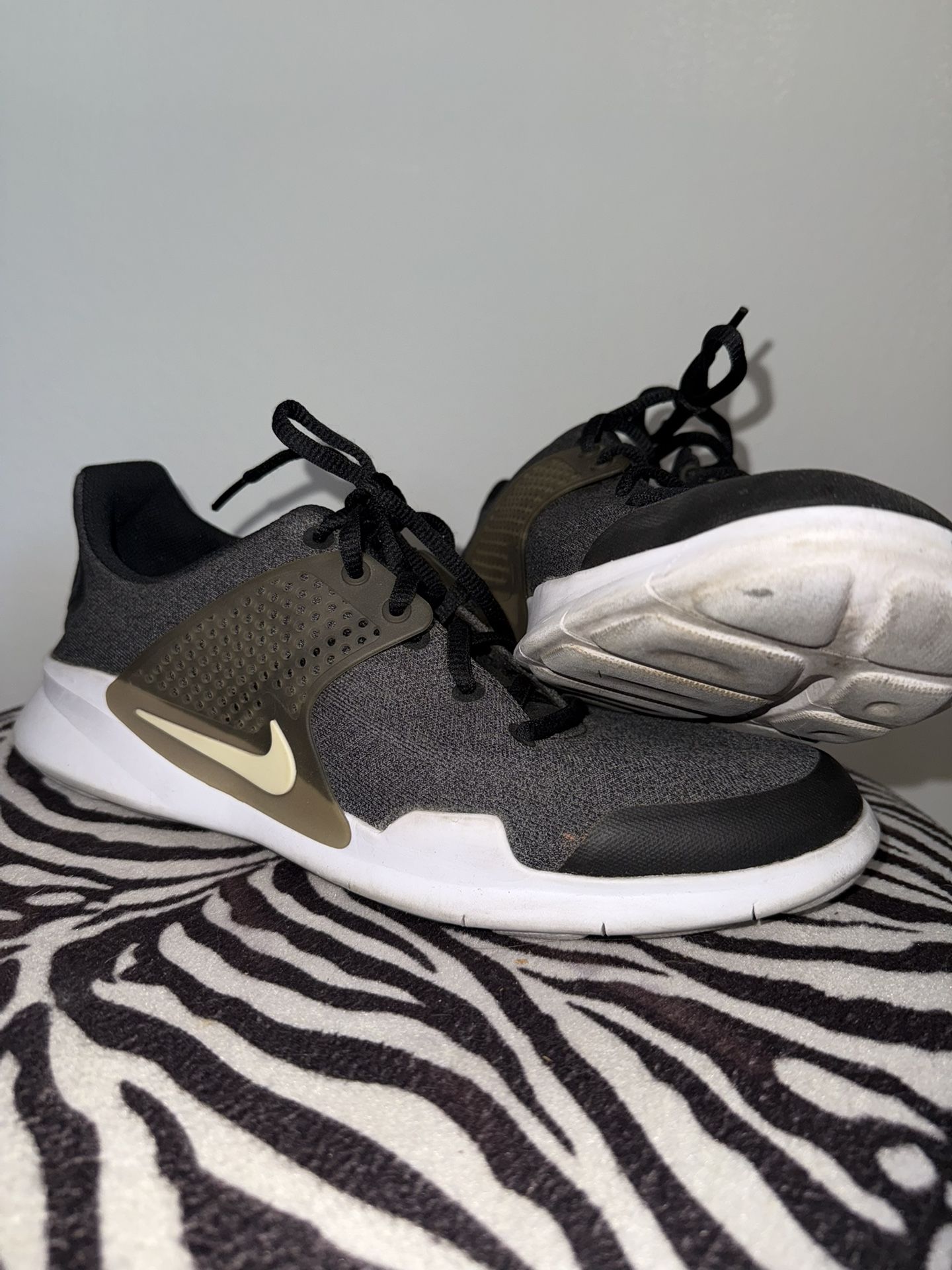 Nike Running Shoes (Size 9.5)