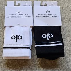 Alo Crew Socks - Size M