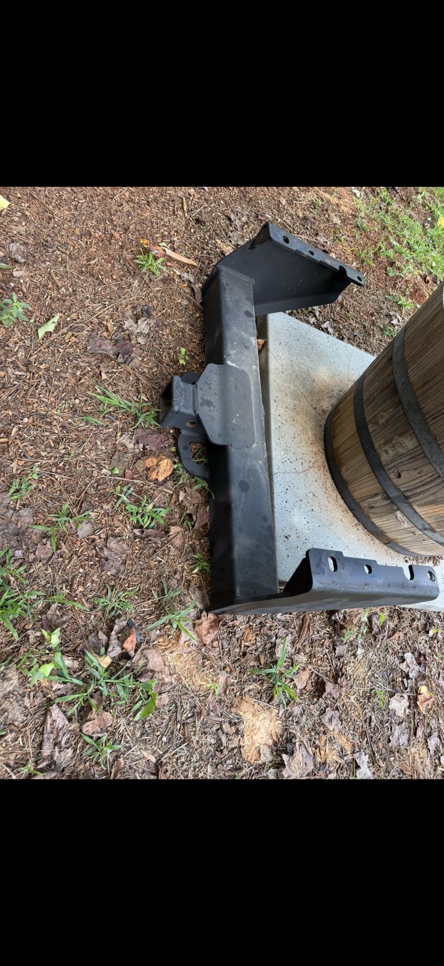 Tow hitch bracket for a Dually