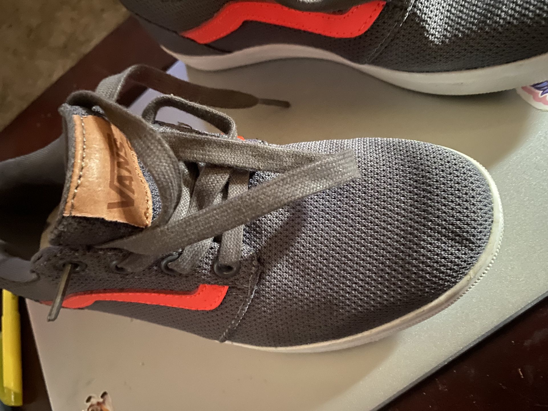 Women Size 6.5 Vans Chapman Sneakers