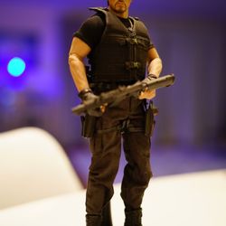 HOT TOYS BARNEY ROSS SYLVESTER STALLONE 1/6 FIGURE