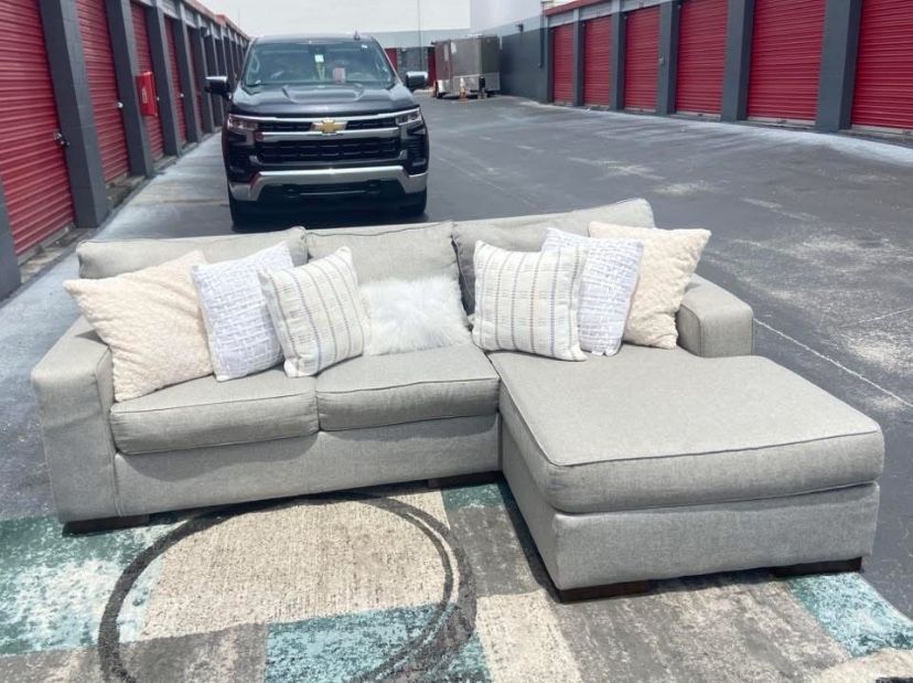 Grey Sectional / Chaise