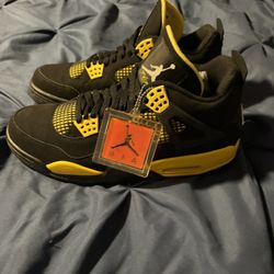 Jordan 4 Thunder Sz 9.5 (2012)