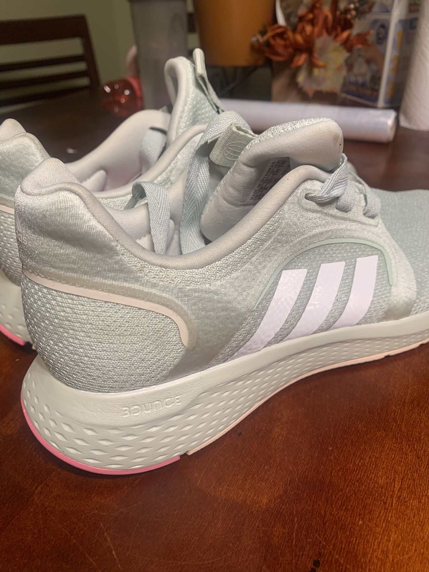 ADIDAS LUX WOMENS SIZE 7.5 