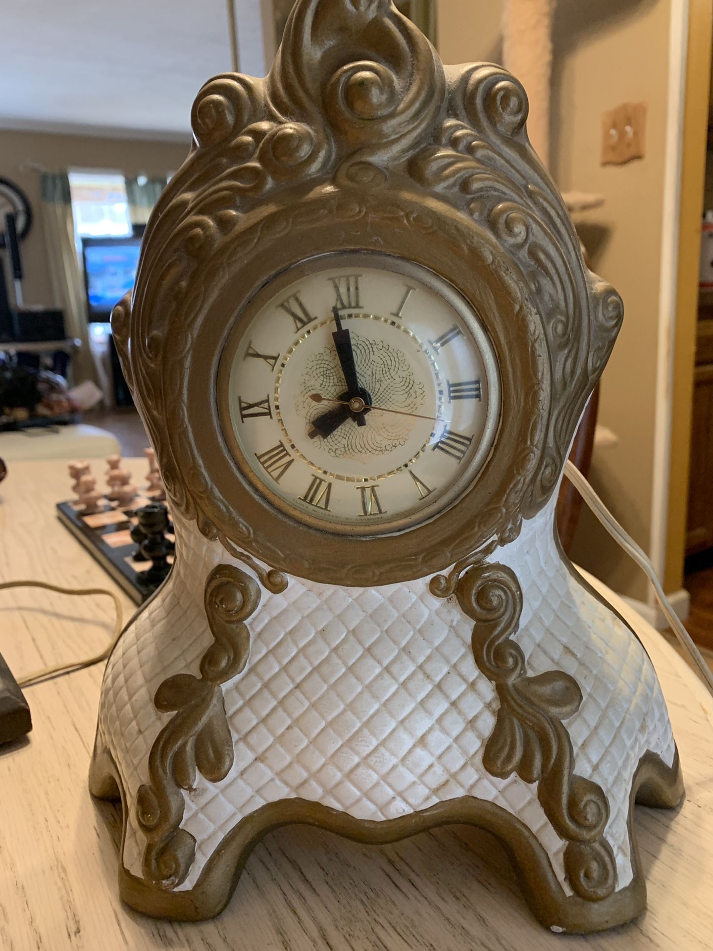 Lanshire Holland Mold Antique Mantle Clock