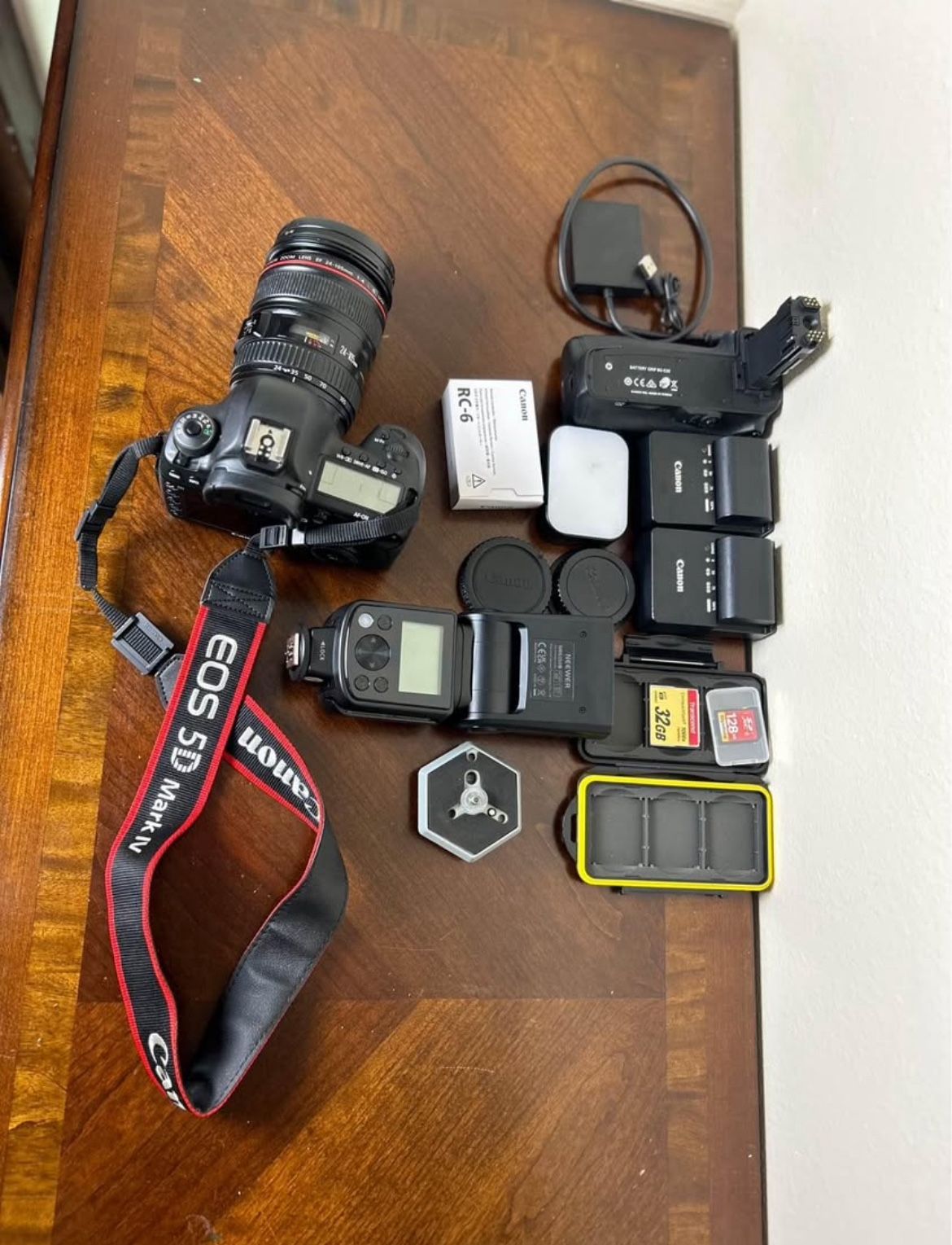5D Mark IV Canon Camera with lens and accessories