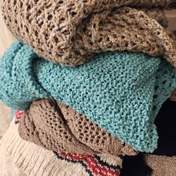 Woman Sweaters. As New. Size S , M L AND XXL IT3MS. PICK UP 