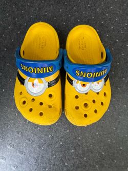 Crocs minion