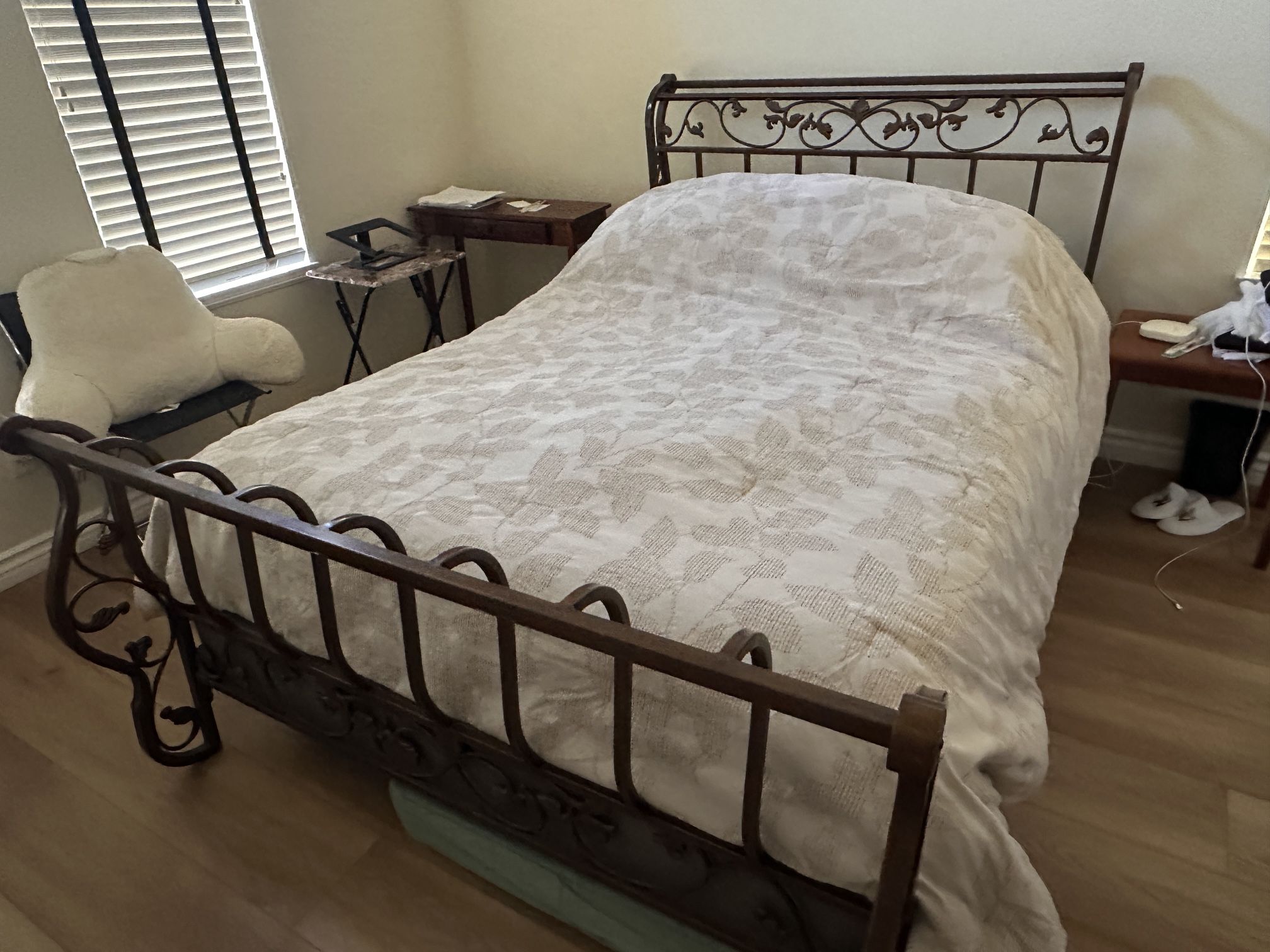 Queen Size Iron Sleigh Bed
