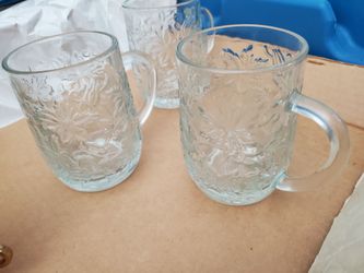 Set of 3 glass mugs