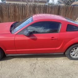 2006 V6 Ford Mustang  Stick Shift $2,900