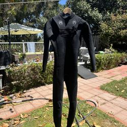 2/3 mm Matuse Wetsuit Size: Medium