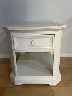 White Wood Nightstand with Drawer and Shelf