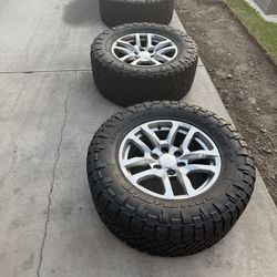33x12.50x18 Nitto RidgeGrabblers