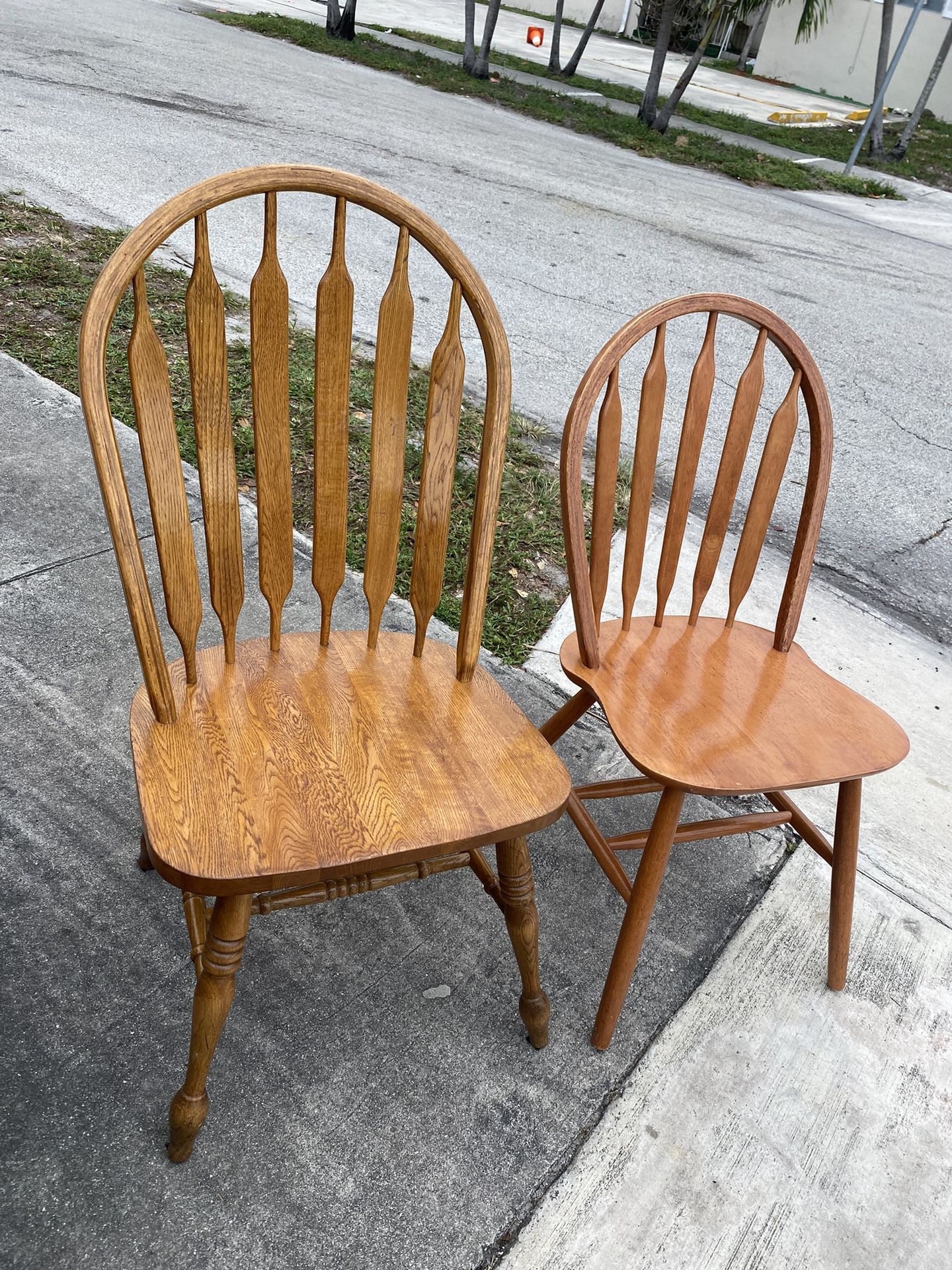 2 Dinning Chairs 