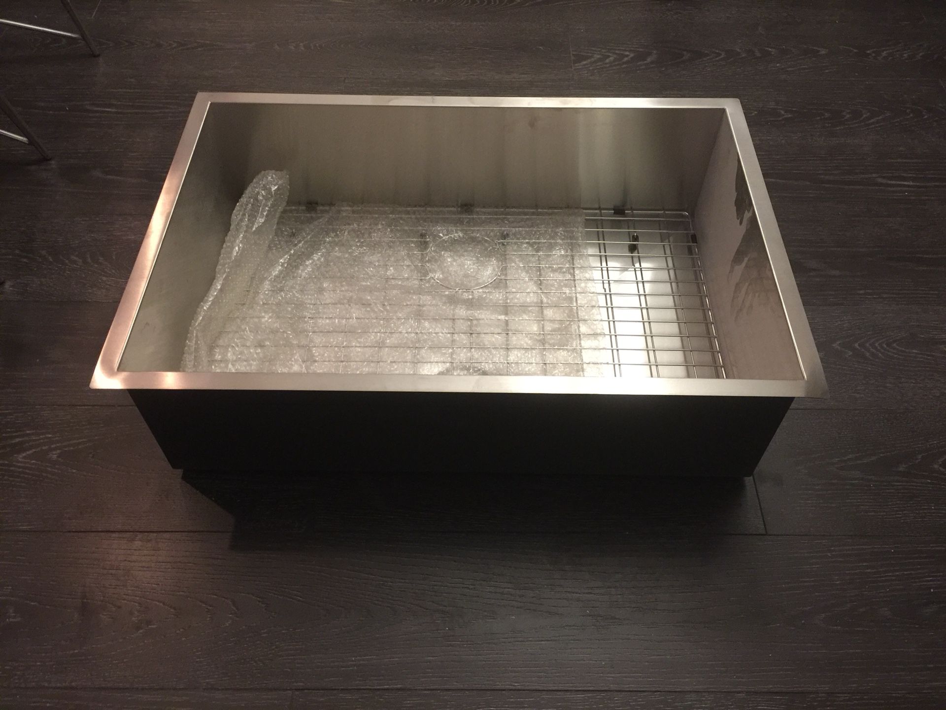 New Large Undermount Stainless Steel Sink 33”x22”x9” with sink grate and drain