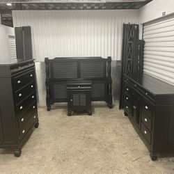 Queen Size Bedroom Set Comes With 2dresser And End Table 