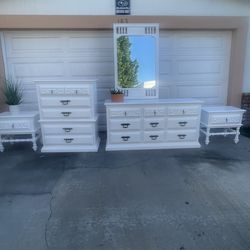 1970’s vintage Dresser set