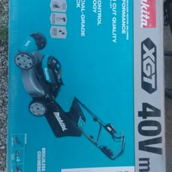 Makita 40v XGT Self Propelled Lawnmower 