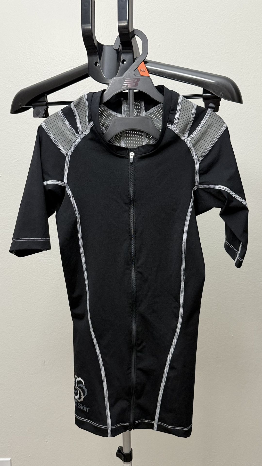 High-performance short sleeve compression shirt with IntelliSkin’s technology size M
