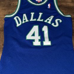 Dirk Nowitzki Mitchell & Ness Mavericks Jersey Size Small 