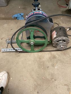 Sugar cane juicer