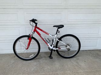 SCHWINN GIRLS MOUNTAIN BIKE