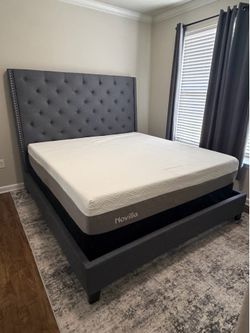 King bedframe & box spring