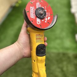 De Walt 4in Grinder 