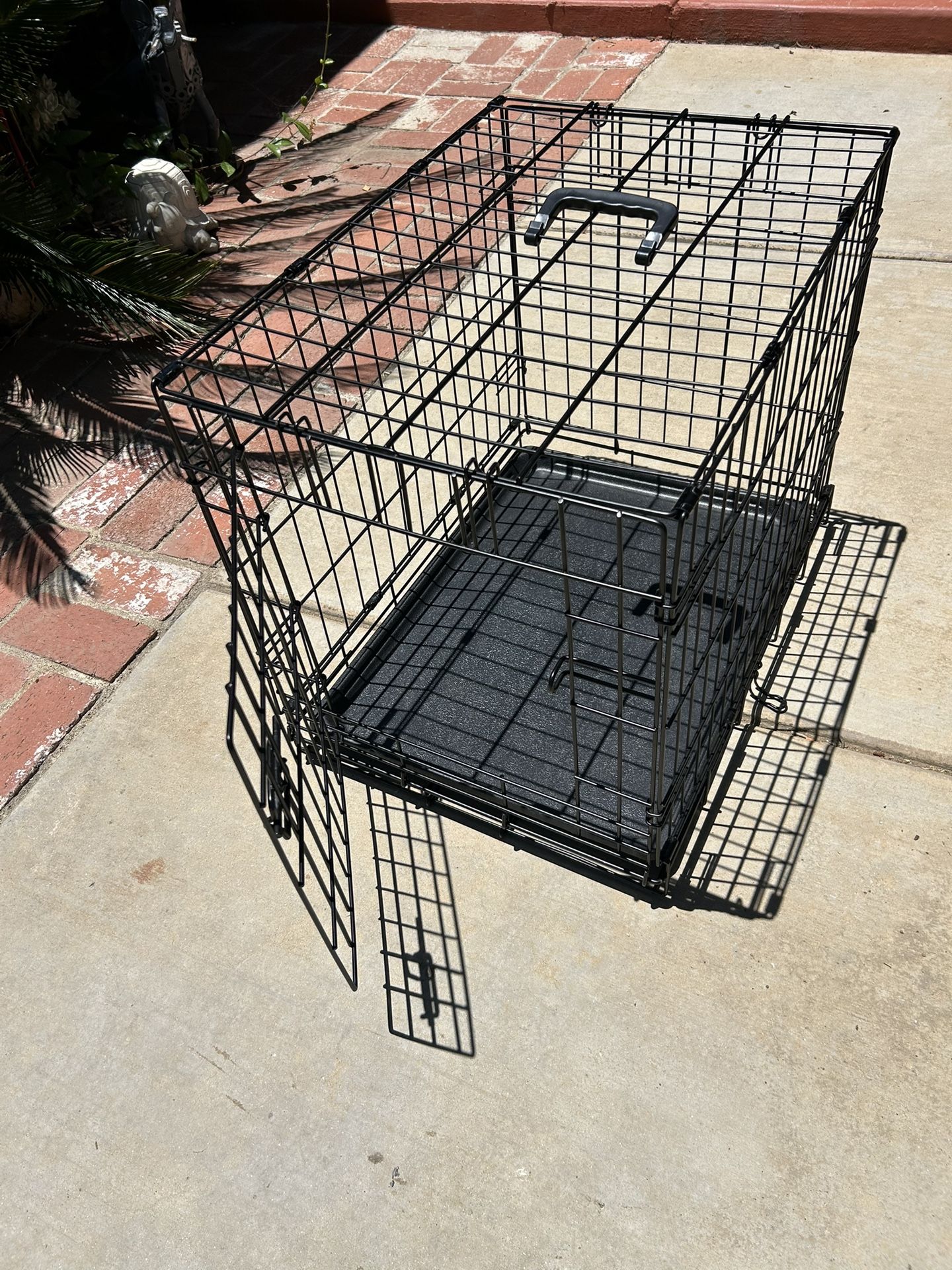 Medium size steel wire dog crate