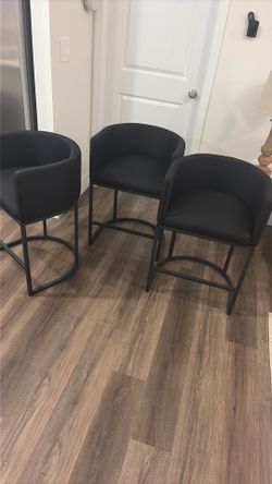 3 black bar stools (NEW CONDITION)