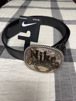 Brand New size medium (34-36) men’s black Nike country belt