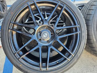 22" Pre-owned PORSCHE CAYENNE Wheels With New Tires