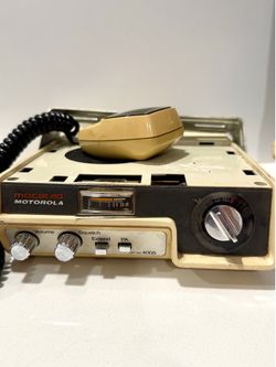 Vintage Motorola Mocat 40 Mobile CB Radio CAT No. 4005 w/ Mic Untested