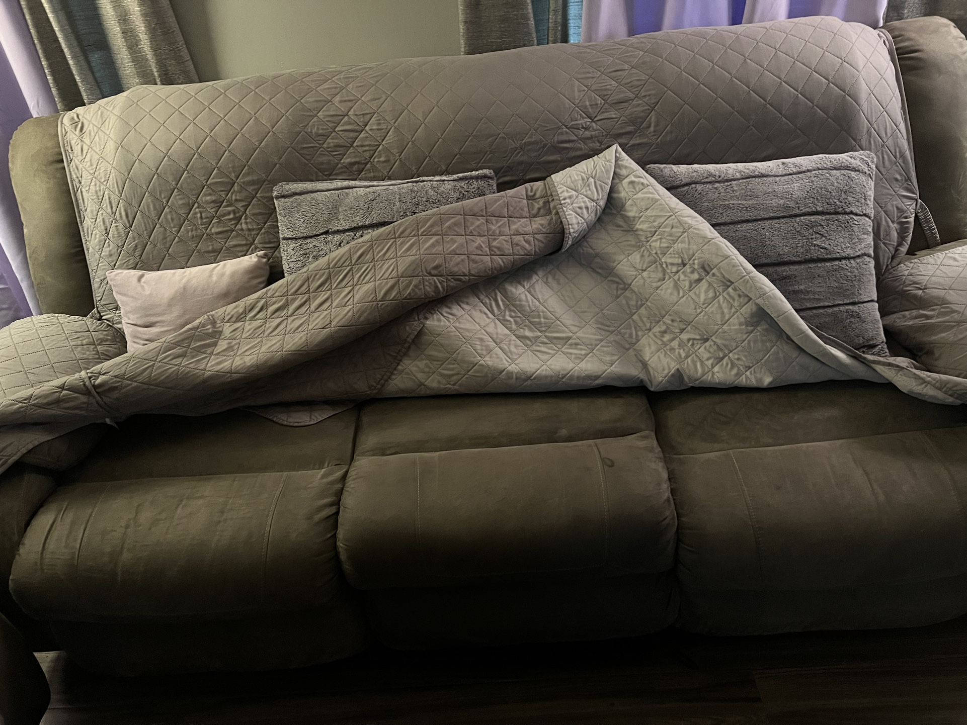Living Room Set Includes Sofa With Reclining Corners And Love Seat Both Reclining Not Broken Good Condition Only Need A Little Shampoo Maybe