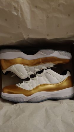 Jordan retro 11 low Metallic gold coin