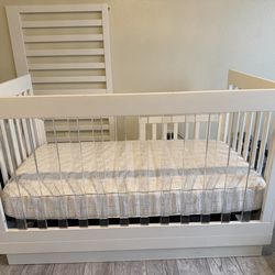 White baby crib
