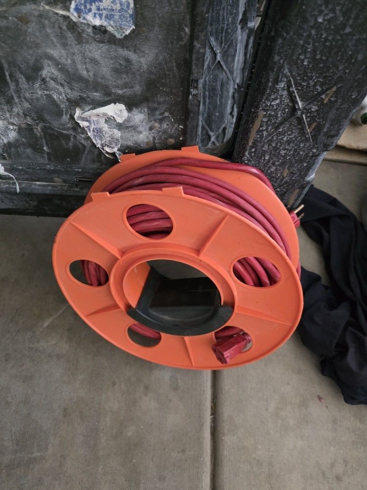 100' Extension Cord On A Reel