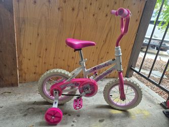 HUFFY BRAND LITTLE KIDS BIKE IN GOOD CONDITION I DONT KNOW IF THE FRONT AND BACK TIRES NEED A NEW INNER TUBE $10 make offer