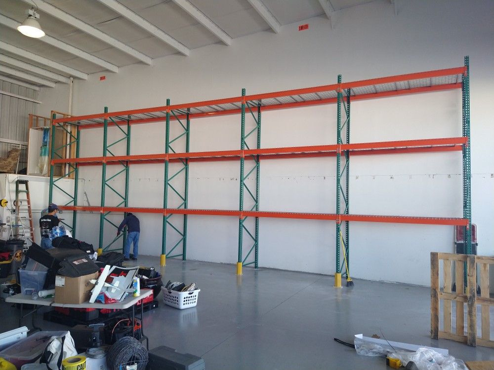 Warehouse Pallet Racks Pallet Jacks