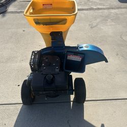 Wood chipper/shredder