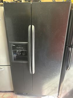 Kenmore Black Refrigerator (Side by Side)(35.5(w) x 69.5(h) x 30(d)