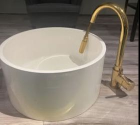 sink and gold water pie set